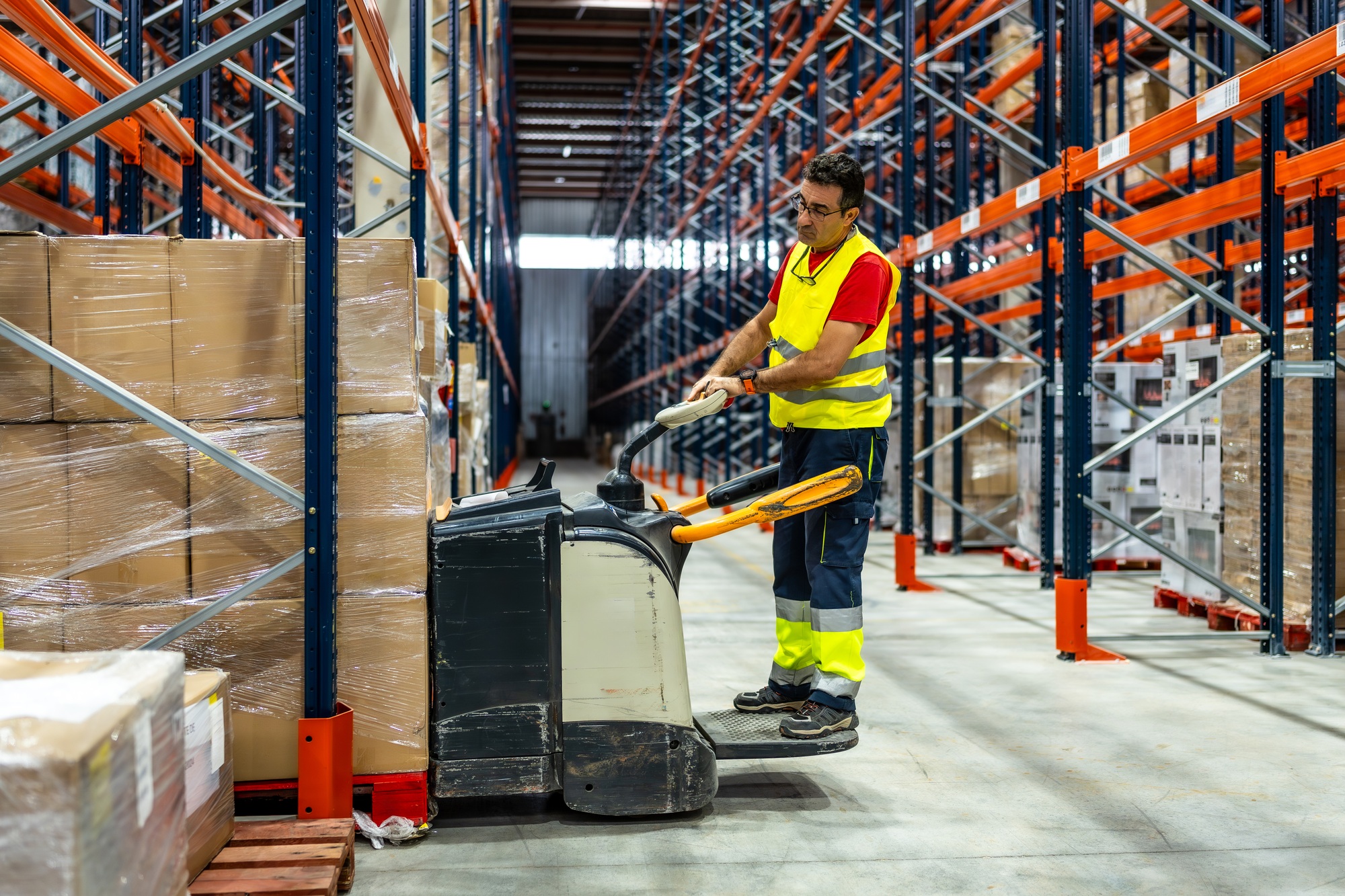 Worker wrapping pallet